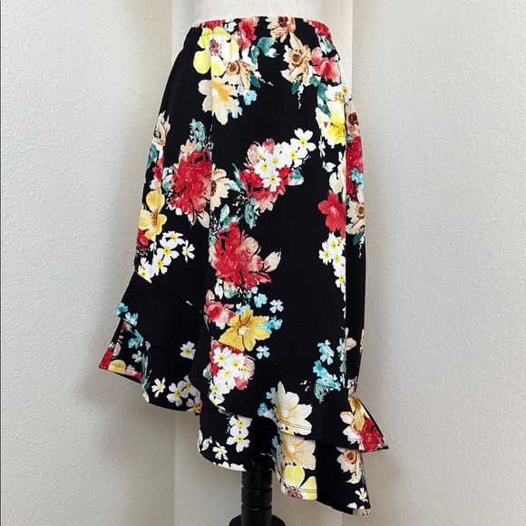 Bobeau Black Floral Print Ruffle Hem Asymmetrical Skirt Size Small NWT - Picture 3 of 9